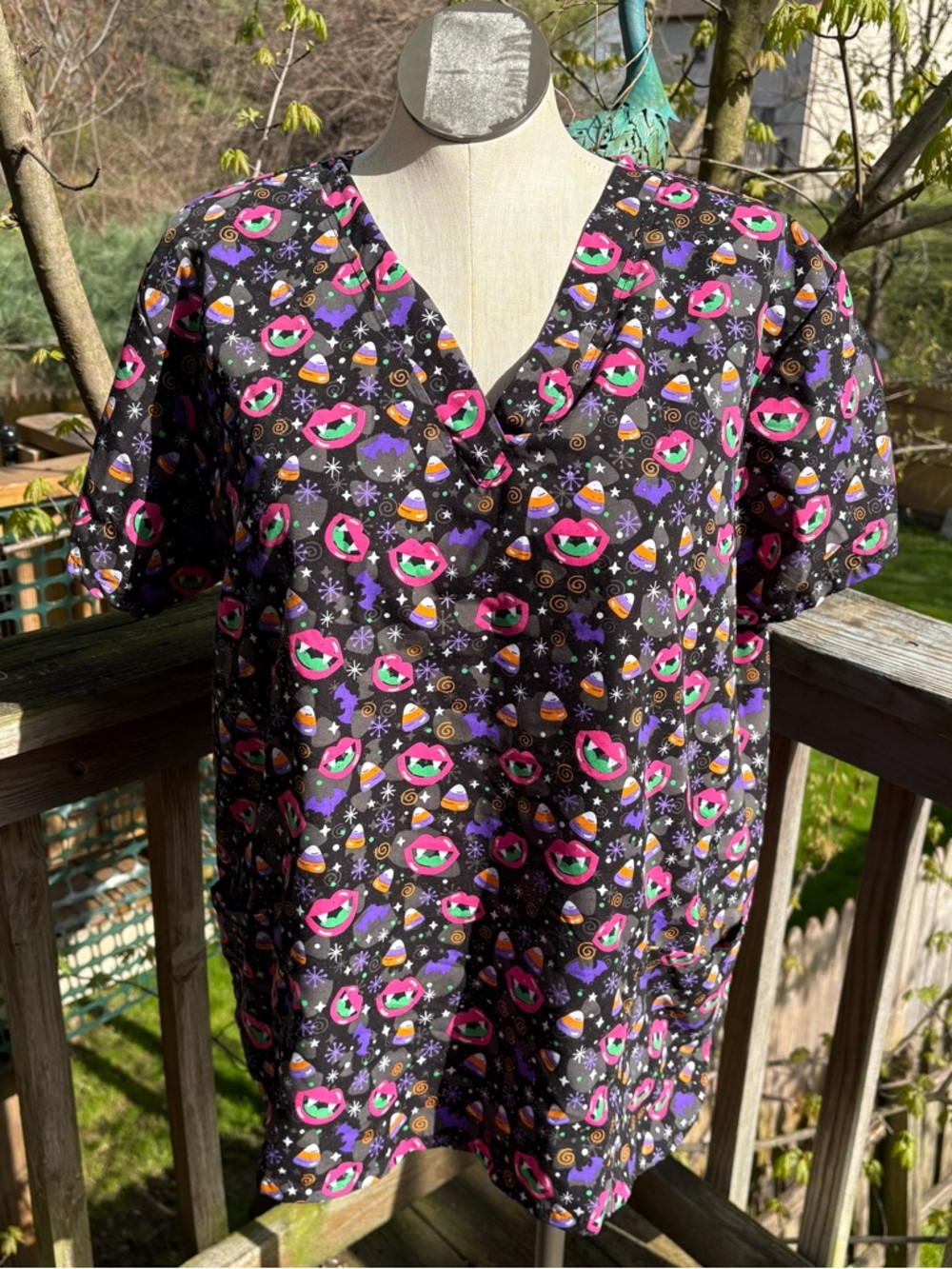 Cassandra O Black Candy Corn Vampire Fang Scrub Top Women’s Plus Size 2X